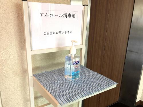 ★新型コロナ予防対策：エタノールを成分とする消毒液を館内6箇所に設置